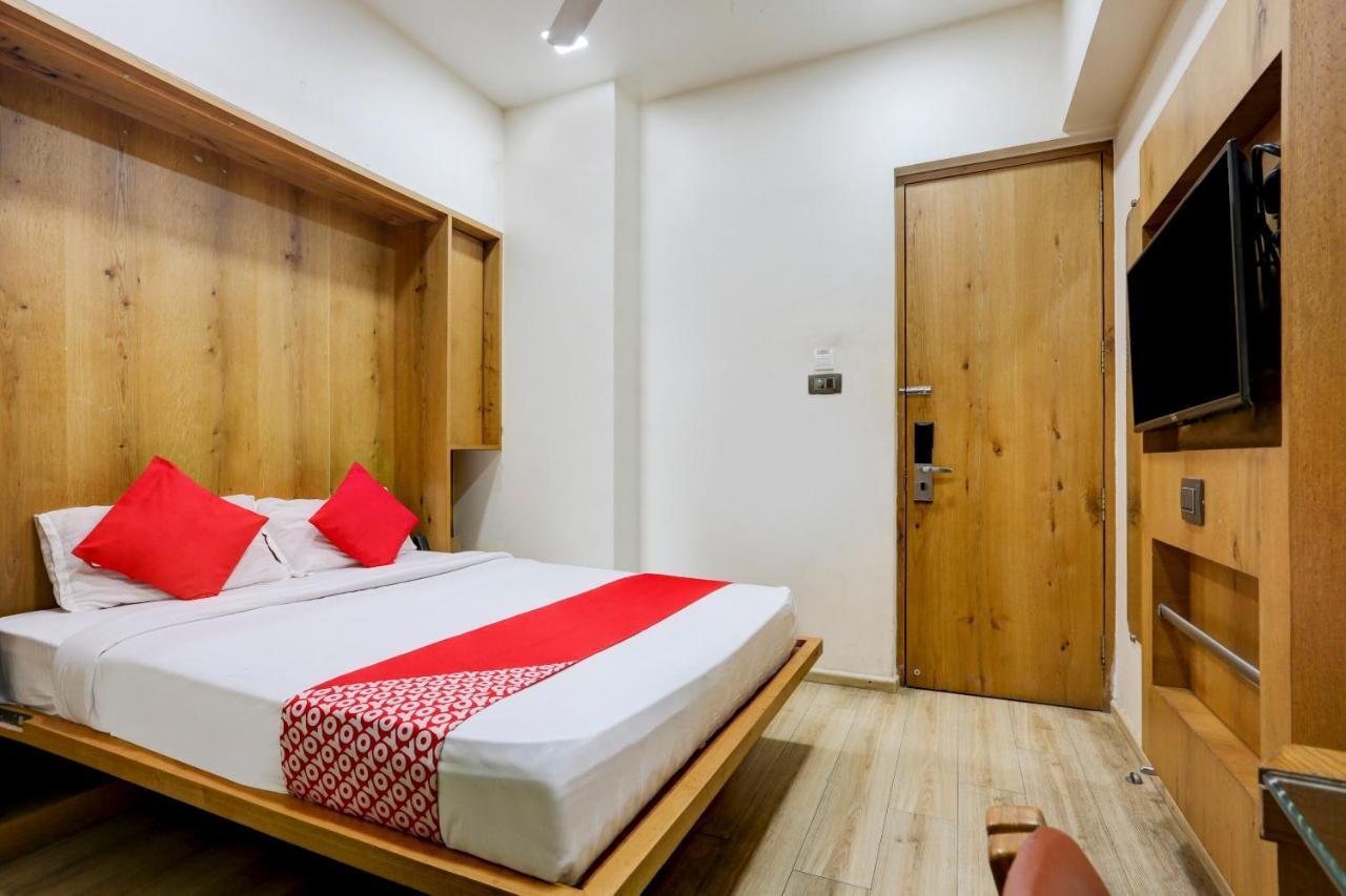 Oyo 81549 Hotel Elegance Nx Mumbai (Bombay) Buitenkant foto