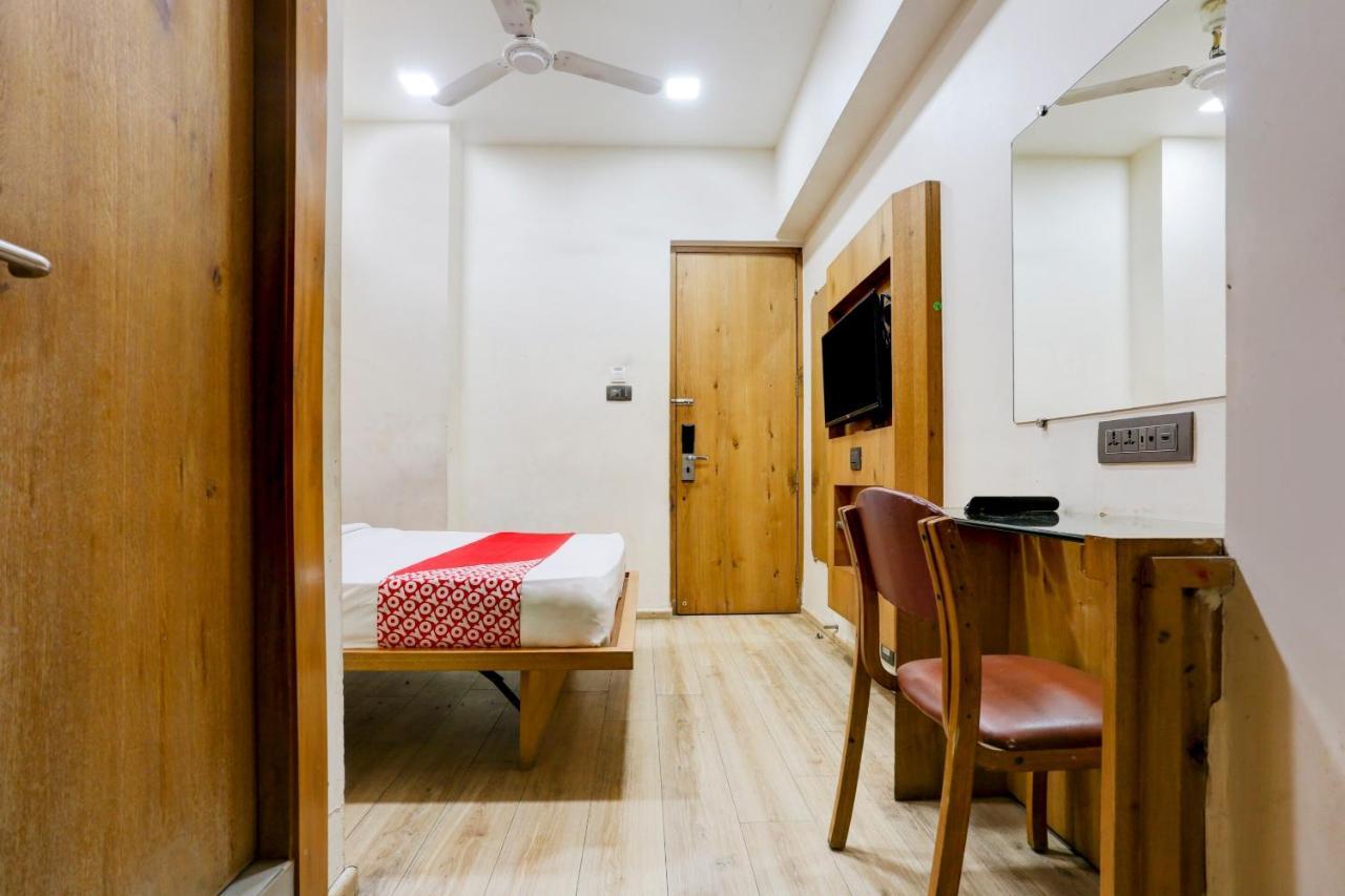 Oyo 81549 Hotel Elegance Nx Mumbai (Bombay) Buitenkant foto